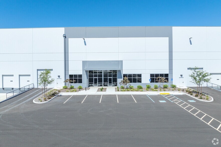 More Photos Of 3100 Ramco St, West Sacramento Distribution For Lease