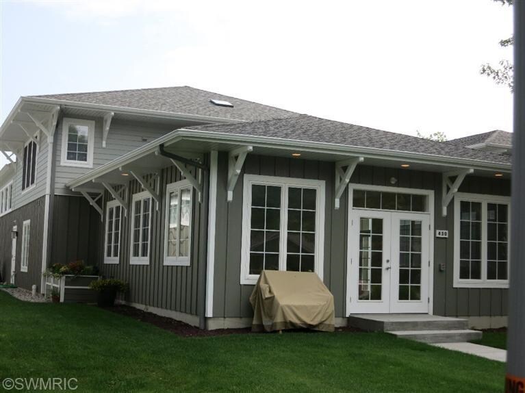 More Photos Of 430 W Center St, Douglas Freestanding For Sale