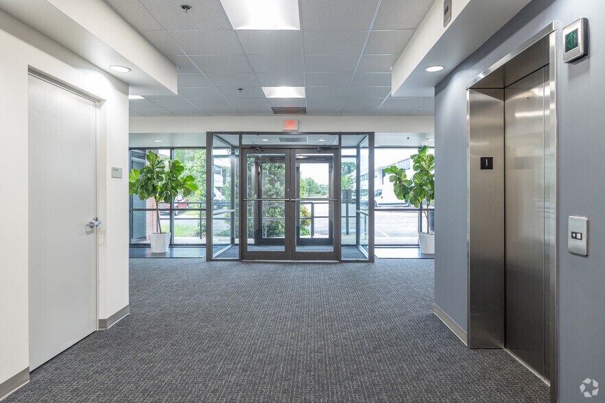 More Photos Of 7426-7432 Alban Station Blvd, Springfield Unknown For Lease