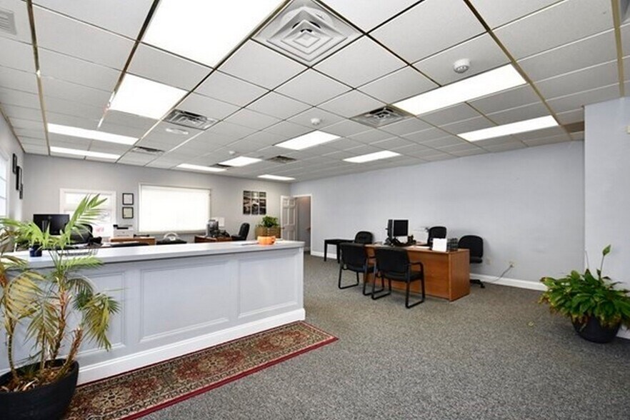 More Photos Of 977 South St, Fitchburg Office For Sale