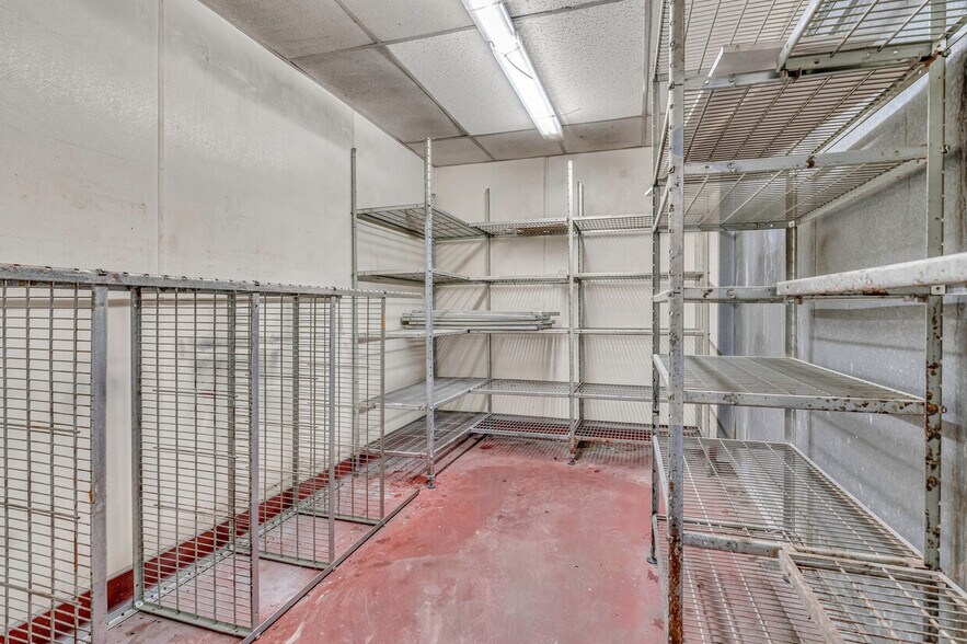 More Photos Of 437 S Azusa Ave, Azusa Restaurant For Lease