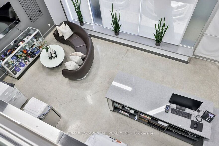 More Photos Of 1225 Queensway E, Mississauga Industrial For Sale