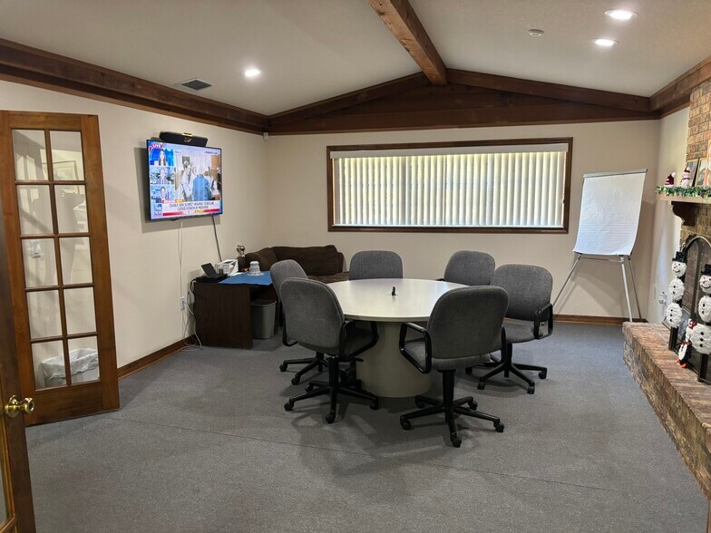 More Photos Of 4040 Waring Rd, Lakeland Office For Sale