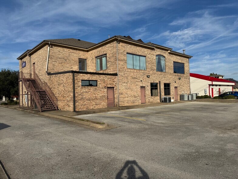 More Photos Of 2140 W Grande Blvd, Tyler Medical For Lease