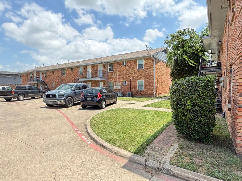 More Photos Of 2266 W Oak St, Denton Apartments For Sale