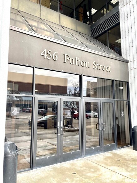 More Photos Of 456 Fulton St, Peoria Office For Sale
