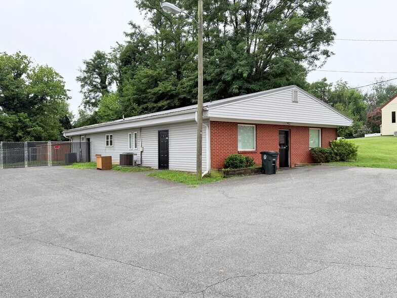 Primary Photo Of 1818 Memorial Ave, Lynchburg Office For Sale