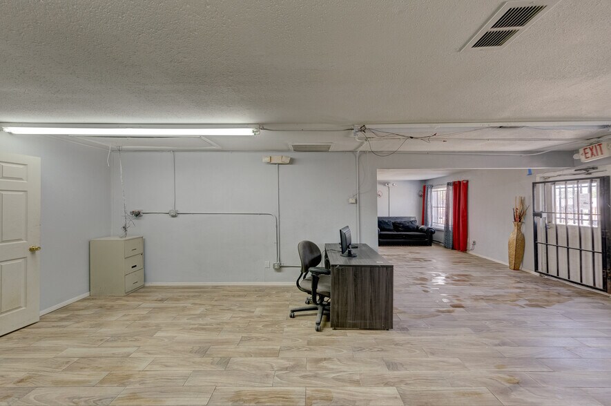 More Photos Of 8002-8004 Homestead, Houston Freestanding For Sale