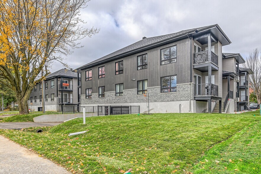 Primary Photo Of 20 Rue Saint-Isidore, Saint-charles-borromee Apartments For Sale
