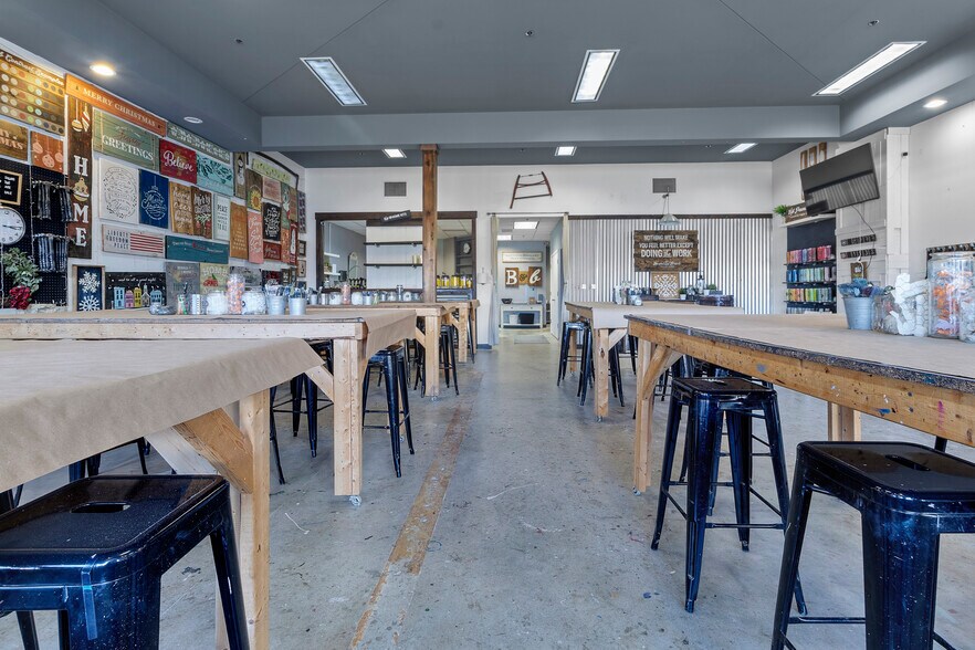 More Photos Of 99 E Carmel Dr, Carmel Storefront Retail Office For Lease