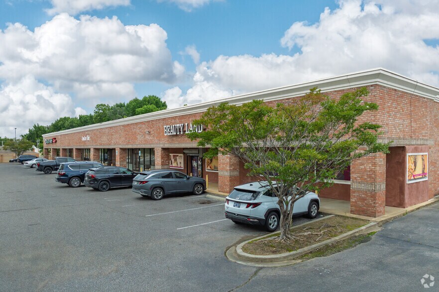 More Photos Of 5339 Elvis Presley Blvd, Memphis Storefront Retail Office For Lease