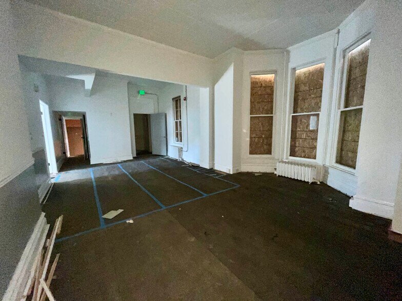 More Photos Of 3818 Roland Ave, Baltimore Office Residential For Sale