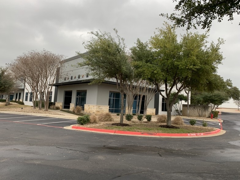 More Photos Of 2590 Oakmont Dr, Round Rock Unknown For Lease