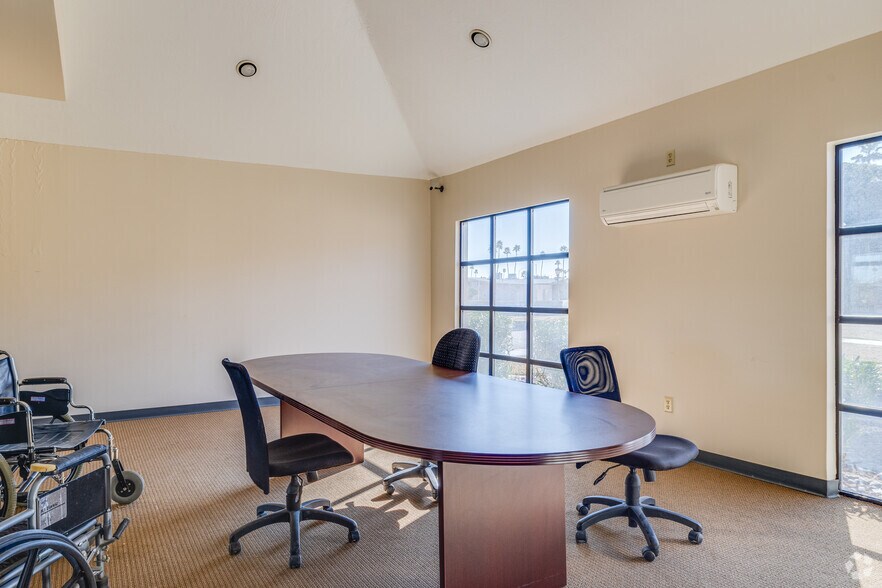 More Photos Of 13818 N Thunderbird Blvd, Sun City Rehabilitation Center For Sale