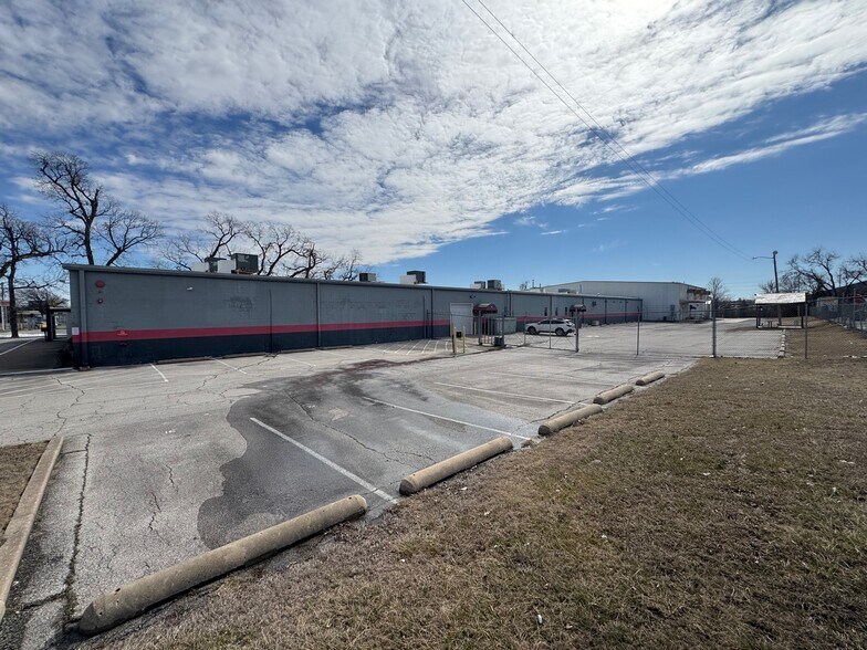 More Photos Of 7700 E 38th St, Tulsa Manufacturing For Lease