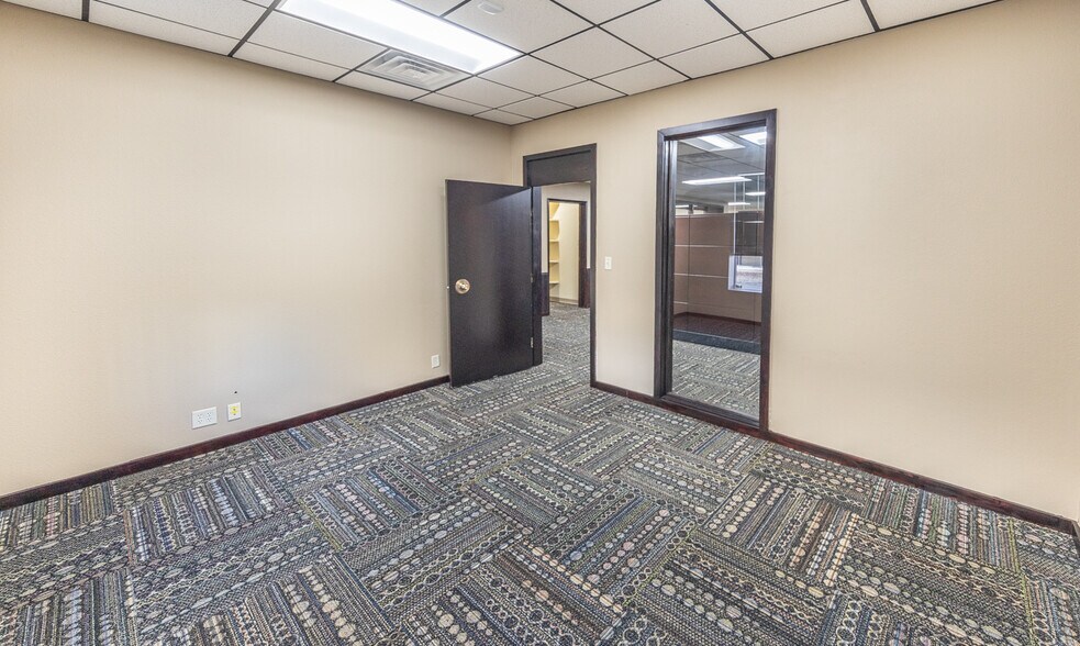 More Photos Of 23 Briercroft Office Park, Lubbock Office For Lease
