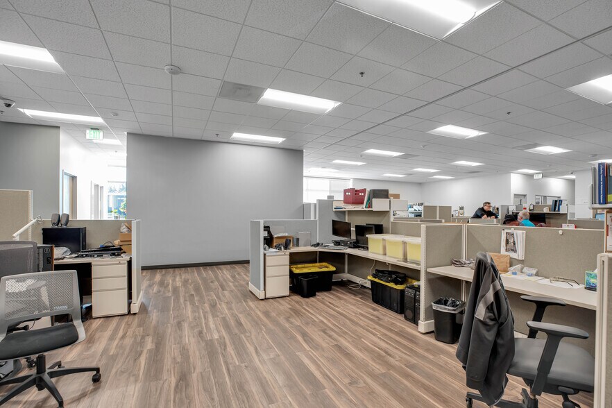 More Photos Of 5504 S 11th St, Ridgefield Distribution For Lease