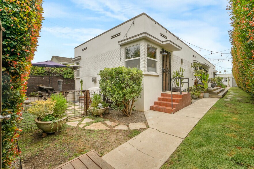 More Photos Of 705 Flower Ave, Venice Apartments For Sale