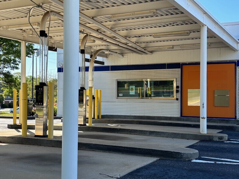 More Photos Of 1433 Opelika Rd, Auburn Bank For Lease