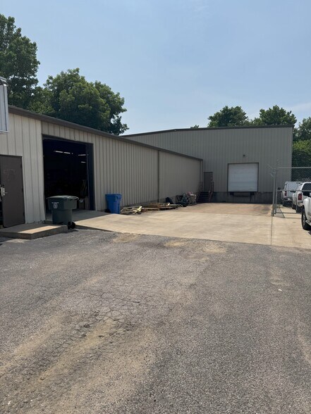 More Photos Of 1847 Vanderhorn Dr, Memphis Warehouse For Sale