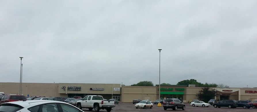 More Photos Of 308 S State St, Fairmont Unknown For Lease