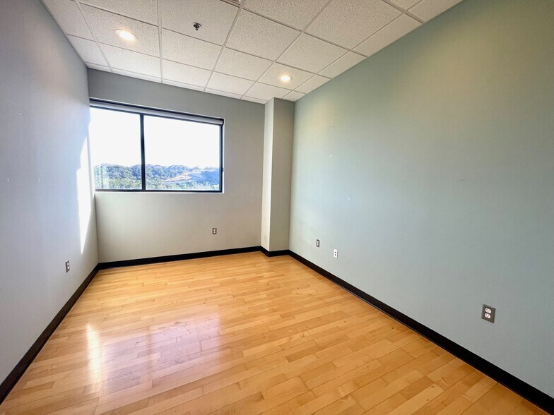 More Photos Of 2951 Ranch Road 620 S, Lakeway Office For Lease