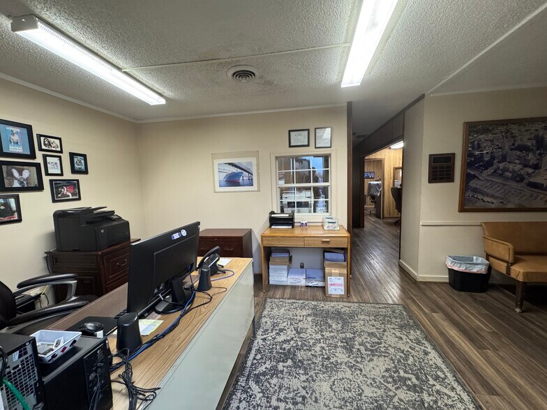 More Photos Of 434 Nesbit Rd, Nesbit Showroom For Sale