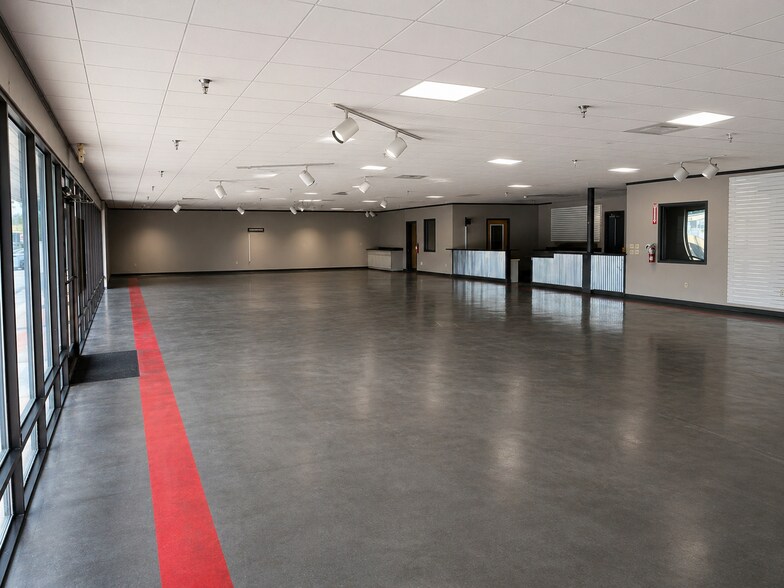More Photos Of 5227 Middlebrook Pike, Knoxville Light Distribution For Lease