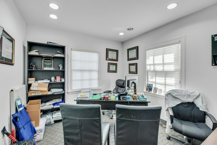 More Photos Of 139 Plandome Rd, Manhasset Medical For Sale