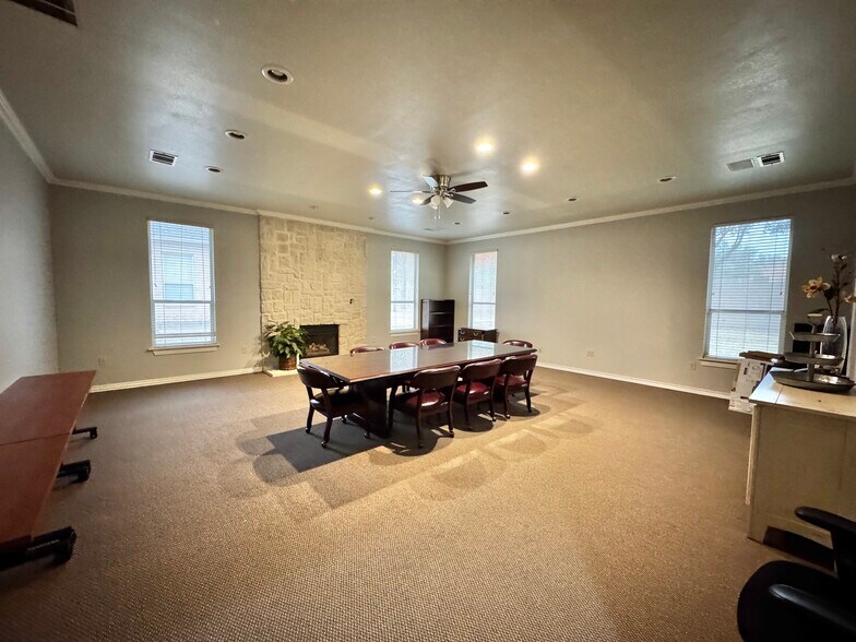 More Photos Of 702 Hunters Row Ct, Mansfield Office For Lease