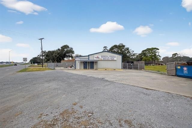 More Photos Of 3050 E Parkway St, Groves Showroom For Sale