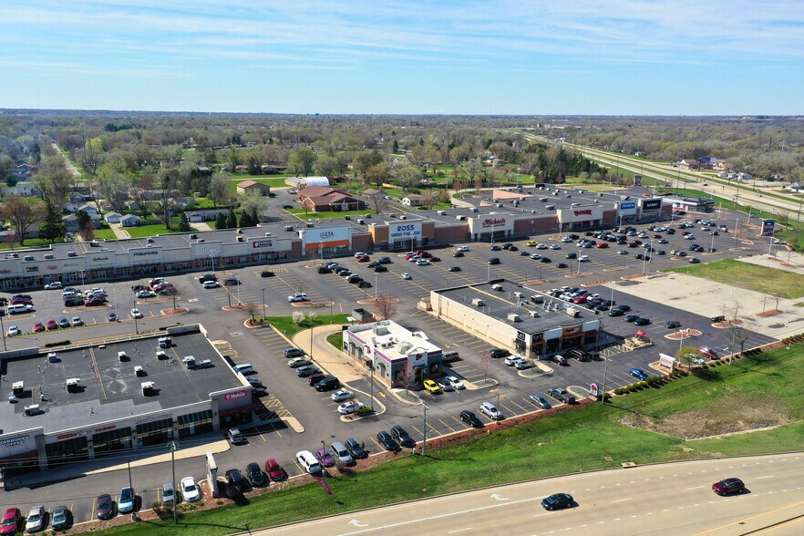 Primary Photo Of 1001-1089 W Lane Rd, Machesney Park General Retail For Sale