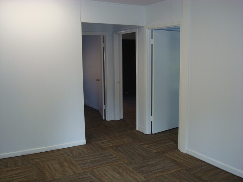 More Photos Of 6750 W 75th St, Overland Park Loft Creative Space For Lease