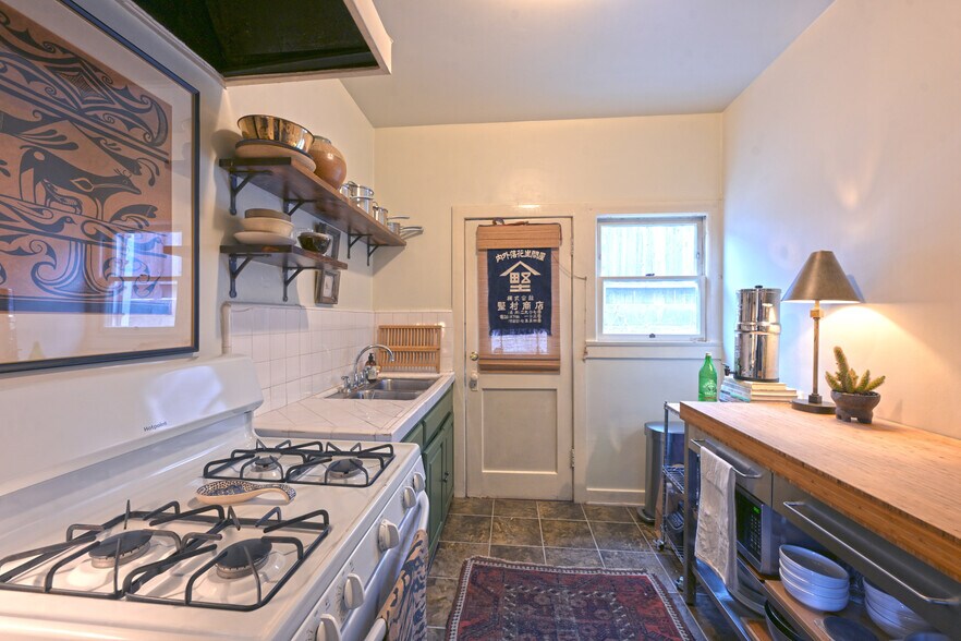 More Photos Of 2636 N Beachwood Dr, Los Angeles Apartments For Sale