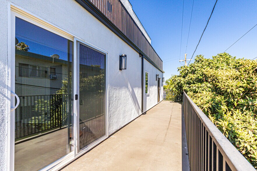 More Photos Of 5436 Romaine St, Los Angeles Apartments For Sale