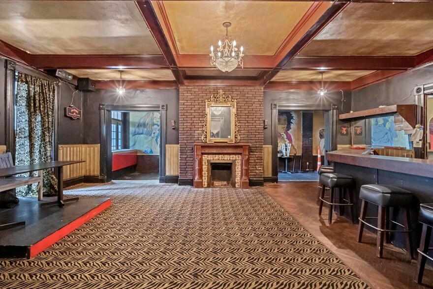 More Photos Of 24 E 3rd St, Newport Bar For Sale