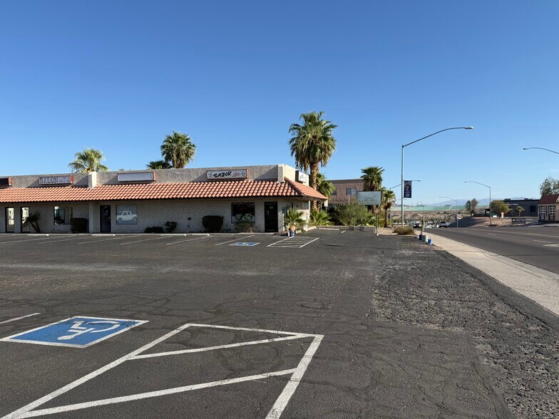 More Photos Of 2065 Highway 95, Bullhead City Storefront For Lease