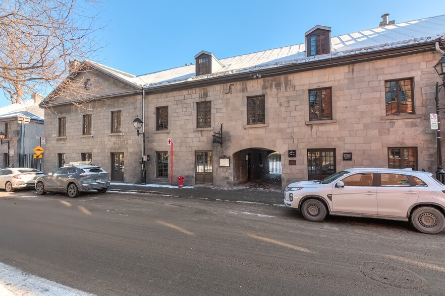 More Photos Of 300 Pl D'youville, Montréal Office For Lease