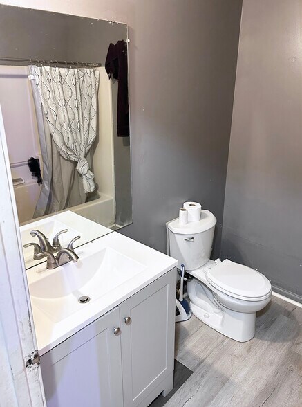 More Photos Of 1009 Bryant Way, Bowling Green Apartments For Sale