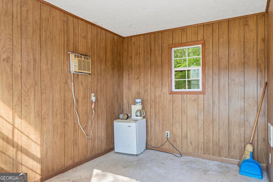 More Photos Of 125 Walker Gresham Rd, Stephens Warehouse For Sale