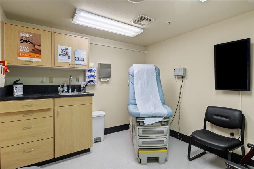 More Photos Of 1390 Waverly Dr SE, Albany Medical For Lease