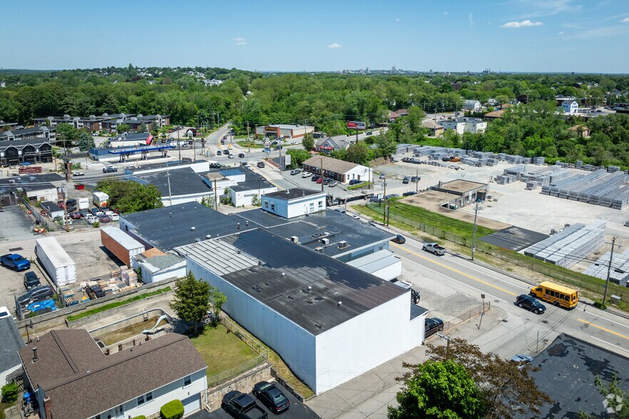 More Photos Of 31 Budlong Rd, Cranston Warehouse For Lease