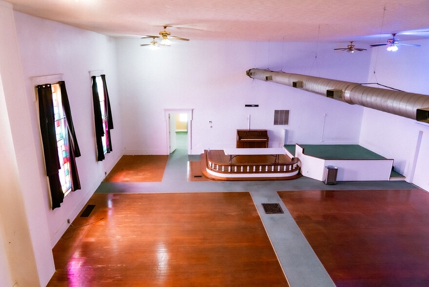 More Photos Of 13790 Main st, Sedalia Flex For Sale