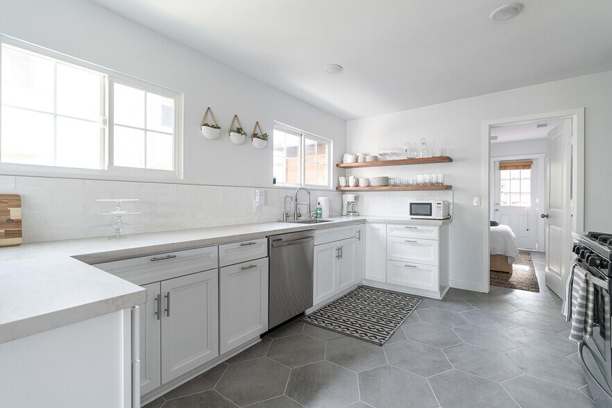 More Photos Of 4851-4855 Narragansett Ave, San Diego Apartments For Sale