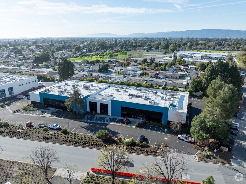 More Photos Of 1360 O'Brien Dr, Menlo Park Research And Development For Lease