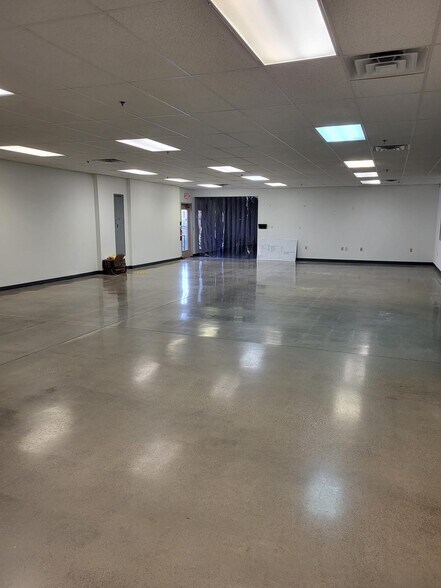 More Photos Of 8200 Sweet Valley Dr, Valley View Research And Development For Lease