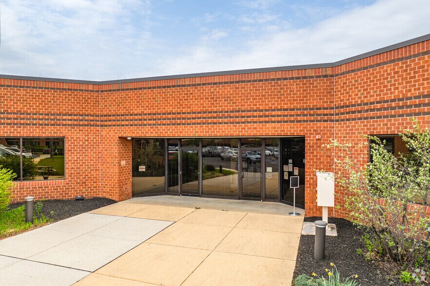 More Photos Of 100 White Clay Center Dr, Newark Unknown For Lease