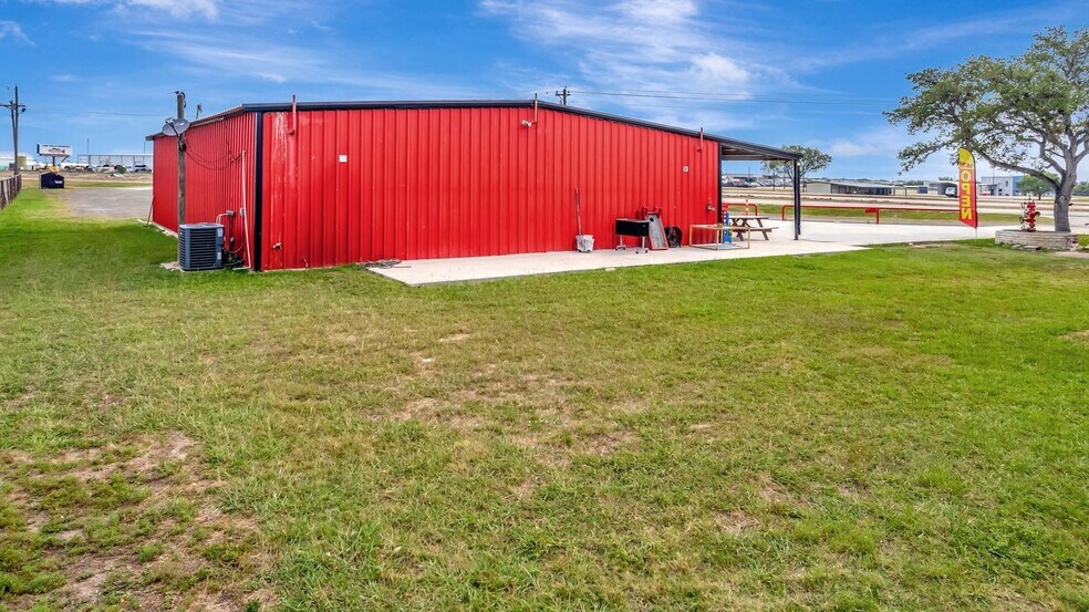More Photos Of 23404 NW Zac Lentz Pky, Victoria General Retail For Sale