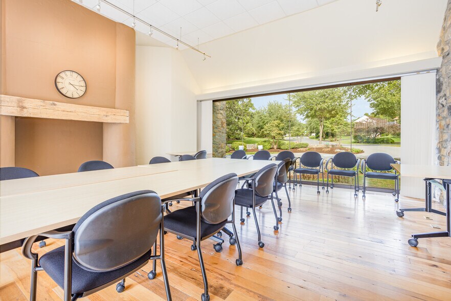 More Photos Of 1910 Harrington Dr, Lancaster Office For Sale