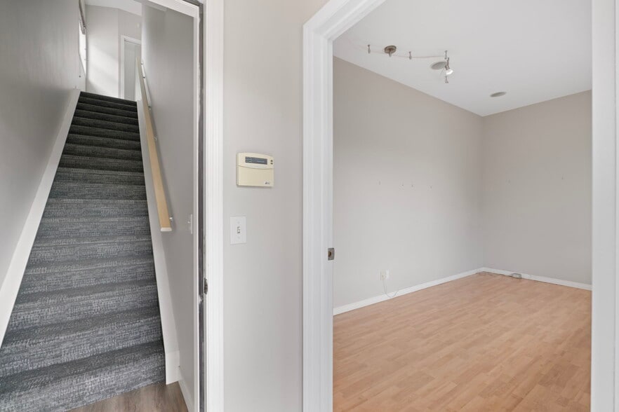 More Photos Of 1922 9th Ave SE, Calgary Storefront Retail Residential For Sale